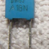 CAPACITOR POLIESTER 1K63V