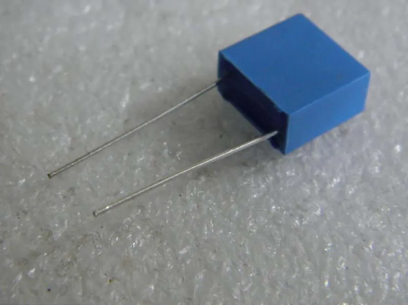 CAPACITOR POLIESTER 220/400V