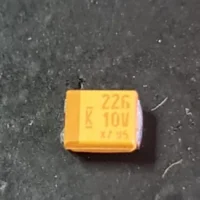 CAPACITOR  TANTALO 226  22UFX10V  CASE B